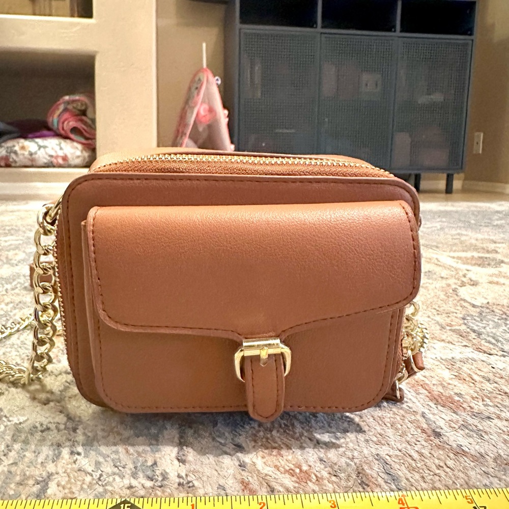 Madden Girl Crossbody Bag with Gold Chain‎ - Picture 4 of 7